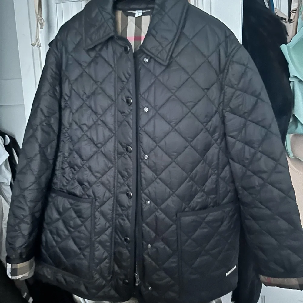 Burberry Black Quilted Puffer Jacket with Signature Check Lining - Picture 3 of 10